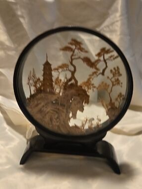 Round Glass Table Screen with Gold Scenic Etching